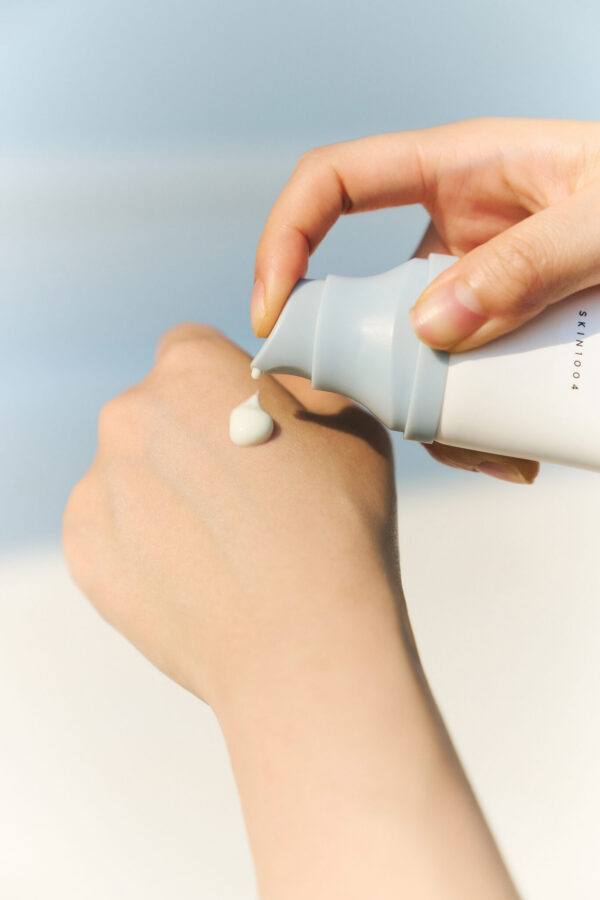 SKIN1004 Hyalu-Cica Sun Serum SPF 50 -Fotoprotector Tubo Grande 100 ml - Imagen 7