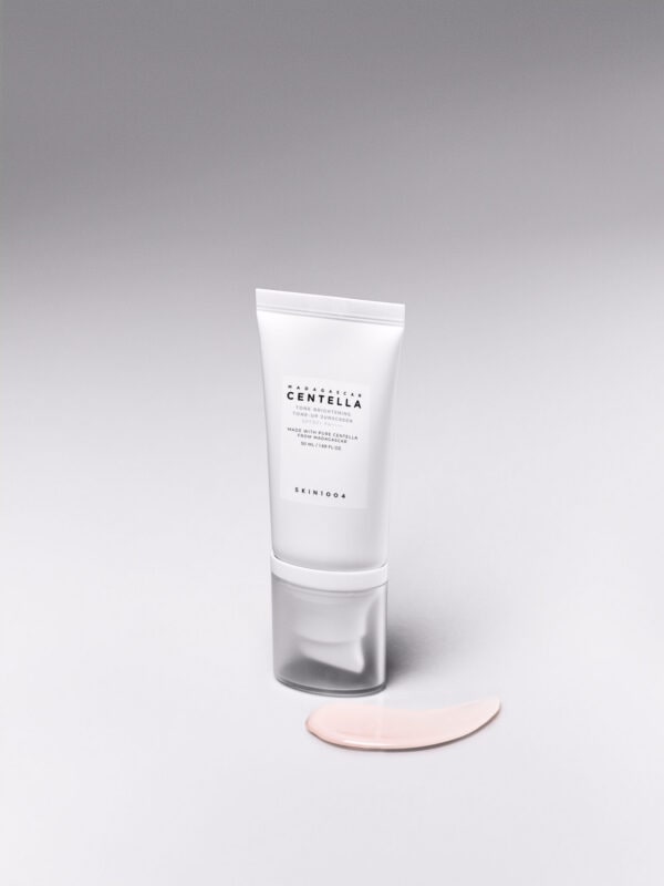 SKIN1004  Tone Brightening Tone-up - Protector Solar SPF50 + - Despigmentante - tubo de50ml
