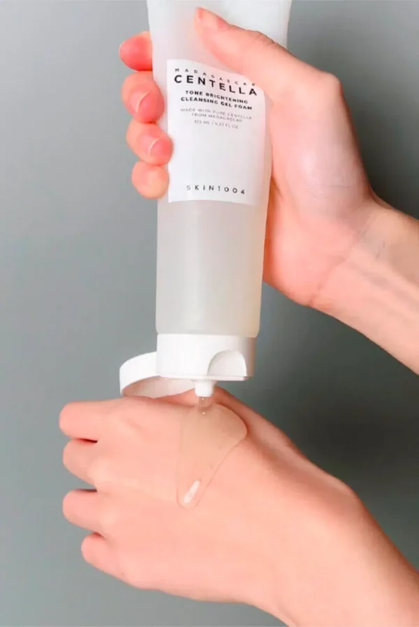 SKIN1004 Tone Brightening Cleansing Gel 125 gr  - Jabón Facial - Imagen 2