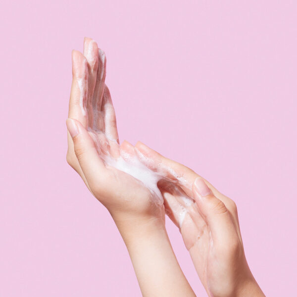 MARY&MAY Vegan Hyaluronic Gel Cleanser - Jabón en Espuma 150ml - Imagen 4