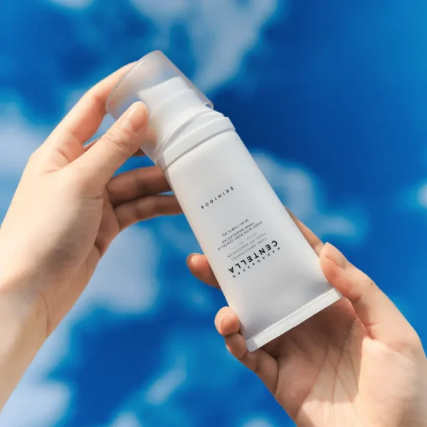 SKIN1004  Tone Brightening Tone-up - Protector Solar SPF50 + - Despigmentante - tubo de50ml - Imagen 4