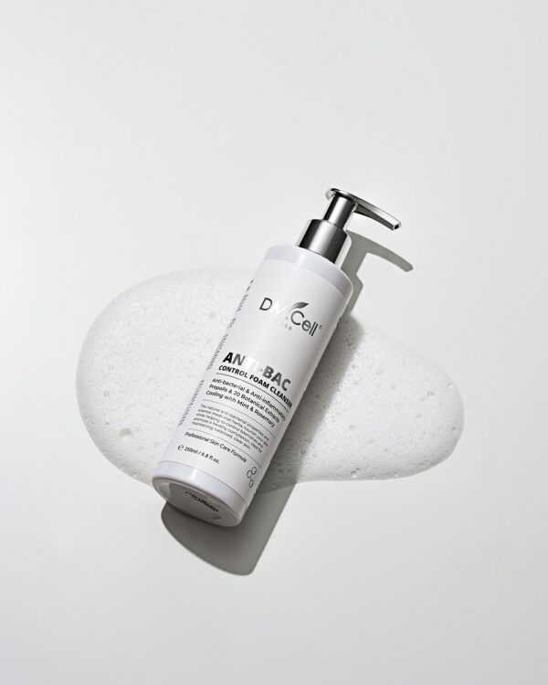 DM.CELL - ANTIBAC Control Foam Cleanser - Limpiador Facial Anti-acne 250ml - Imagen 2