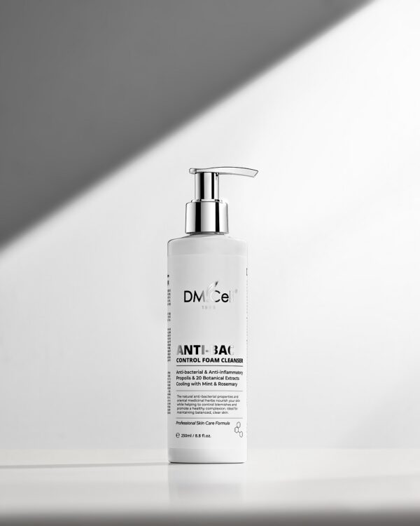 DM.CELL - ANTIBAC Control Foam Cleanser - Limpiador Facial Anti-acne 250ml - Imagen 3